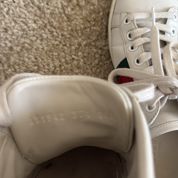 Authentic Gucci White Leather Sneakers with Red and Green Accents - Picture 4 of 4